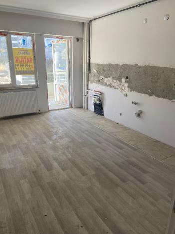 GÜVENAY - ÇORUM KALE MAHALLESİ LOZAN EVLER ARKASI SATILIK DAİRE