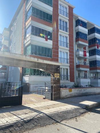 GÜVENAY - ÇORUM KALE MAHALLESİ LOZAN EVLER ARKASI SATILIK DAİRE
