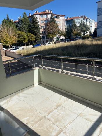 GÜVENAY - ÇORUM KALE MAHALLESİ LOZAN EVLER ARKASI SATILIK DAİRE