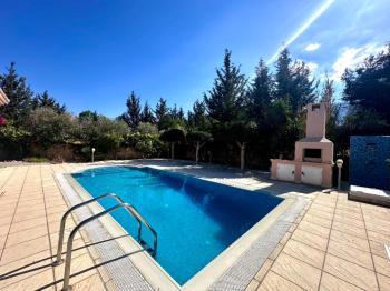 Kıbrıs Girne Karaoğlanoğlu Bölgesinde Kiralık 3+1 Havuzlu Villa