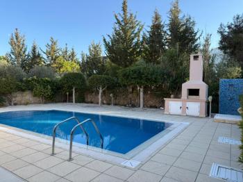 Kıbrıs Girne Karaoğlanoğlu Bölgesinde Kiralık 3+1 Havuzlu Villa