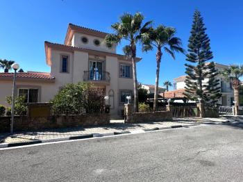 Kıbrıs Girne Karaoğlanoğlu Bölgesinde Kiralık 3+1 Havuzlu Villa