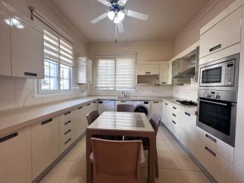 Kıbrıs Girne Karaoğlanoğlu Bölgesinde Kiralık 3+1 Havuzlu Villa