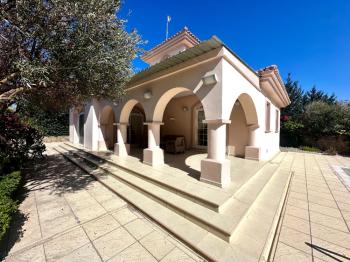 Kıbrıs Girne Karaoğlanoğlu Bölgesinde Kiralık 3+1 Havuzlu Villa