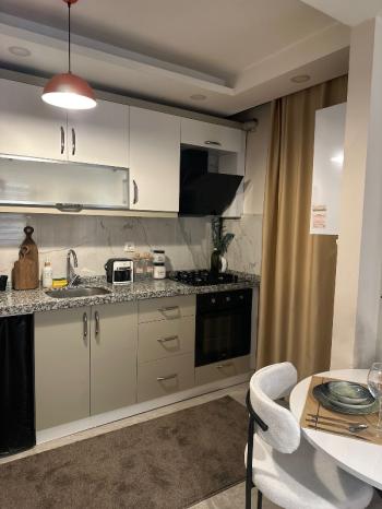 Bahçelievler metrobüs yürüme mesafesi ful eşyalı 1+1 fatura dahil 