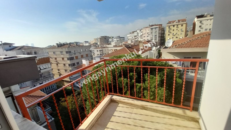 Bornova Süvari cad. satılık 2+1 geniş daire