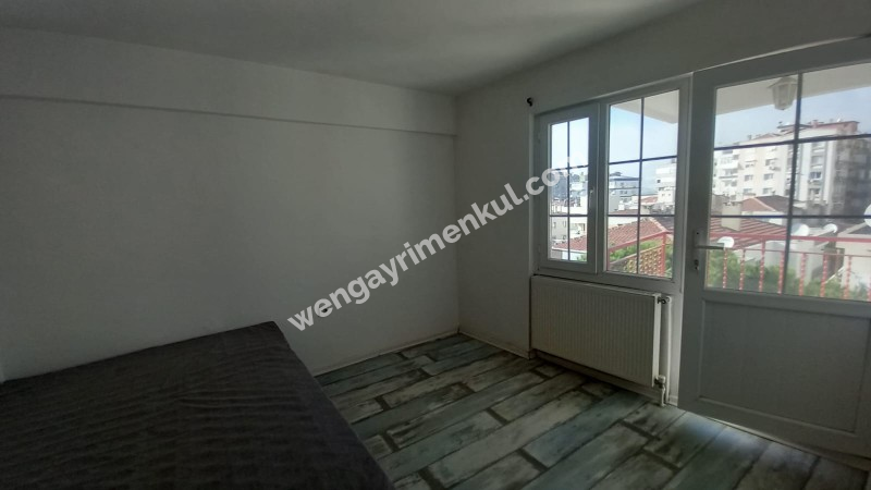 Bornova Süvari cad. satılık 2+1 geniş daire