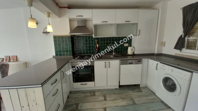 Bornova Süvari cad. satılık 2+1 geniş daire