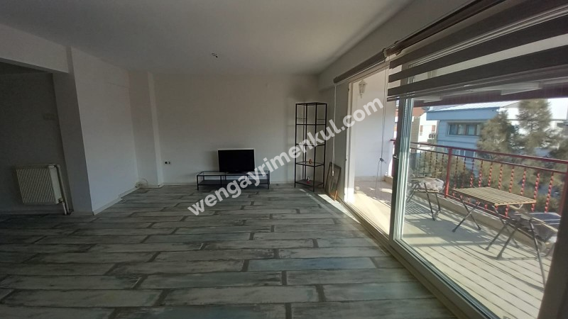 Bornova Süvari cad. satılık 2+1 geniş daire