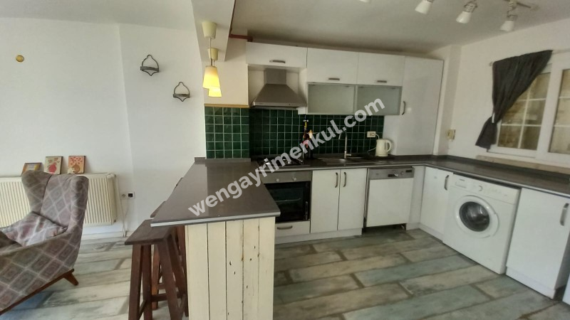 Bornova Süvari cad. satılık 2+1 geniş daire