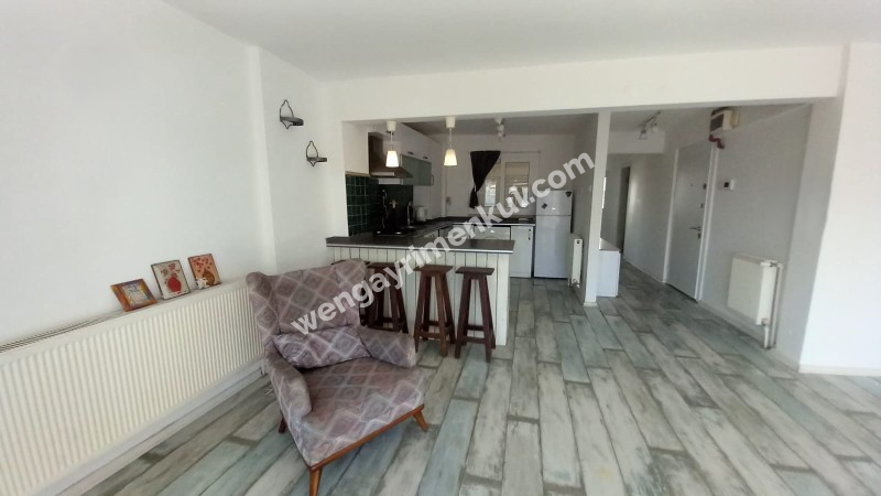 Bornova Süvari cad. satılık 2+1 geniş daire