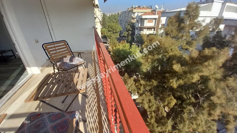 Bornova Süvari cad. satılık 2+1 geniş daire