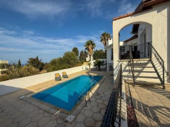 Girne Edremit  Kiralık  2+2 Villa 