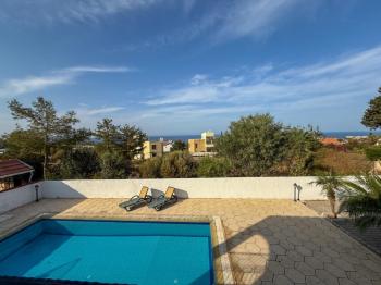 Girne Edremit  Kiralık  2+2 Villa 