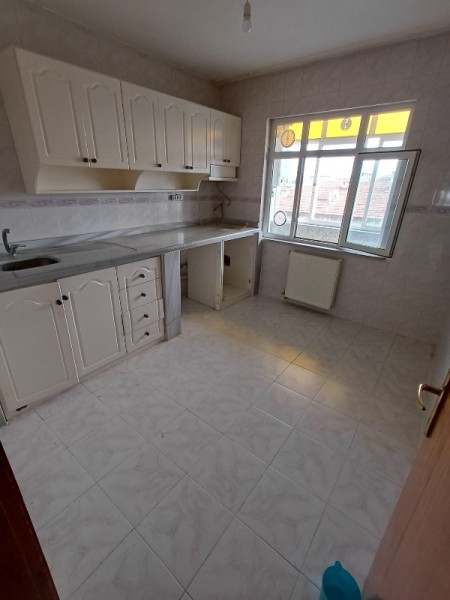 Yeşilpınar'da Metro'ya 5 Dk 90 m2 Balkonlu Kiralık Daire