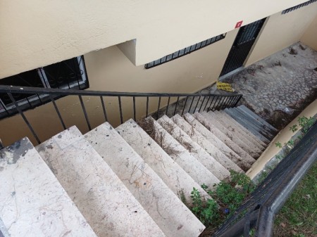 Yeşilpınar'da 100 m2 Tekstile Uygun Giriş Altı Kiralık Dükkan