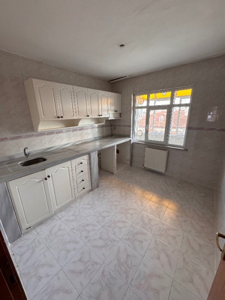 Yeşilpınar'da Metro'ya 5 Dk 90 m2 Balkonlu Kiralık Daire