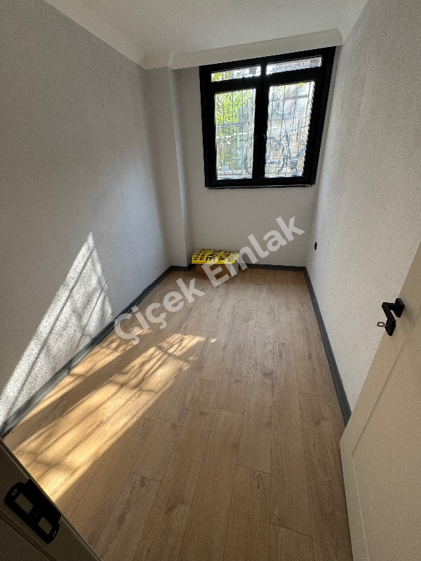 Alibeyköy Çarşı İçi 2+1 Güneş Gören Bahçe Katı Sıfır Satılık Daire