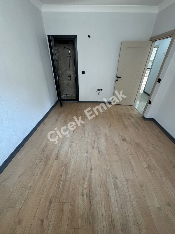 Alibeyköy Çarşı İçi 2+1 Güneş Gören Bahçe Katı Sıfır Satılık Daire