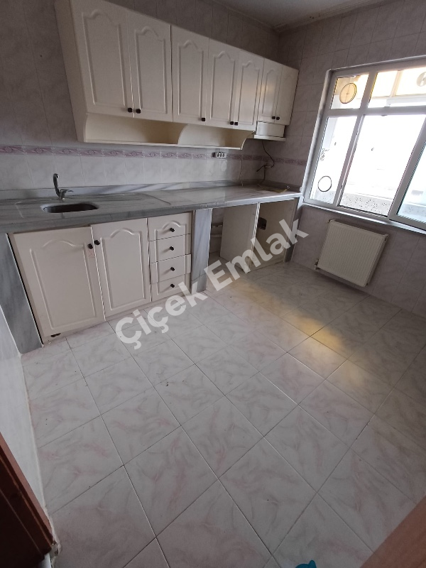 Yeşilpınar'da Metro'ya 5 Dk 90 m2 Balkonlu Kiralık Daire