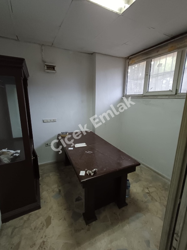 Yeşilpınar'da 100 m2 Tekstile Uygun Giriş Altı Kiralık Dükkan