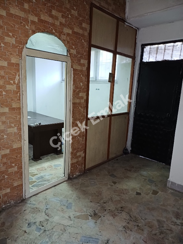 Yeşilpınar'da 100 m2 Tekstile Uygun Giriş Altı Kiralık Dükkan