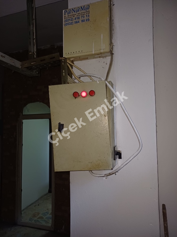 Yeşilpınar'da 100 m2 Tekstile Uygun Giriş Altı Kiralık Dükkan