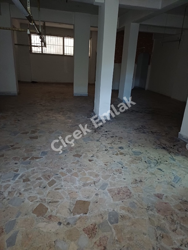 Yeşilpınar'da 100 m2 Tekstile Uygun Giriş Altı Kiralık Dükkan