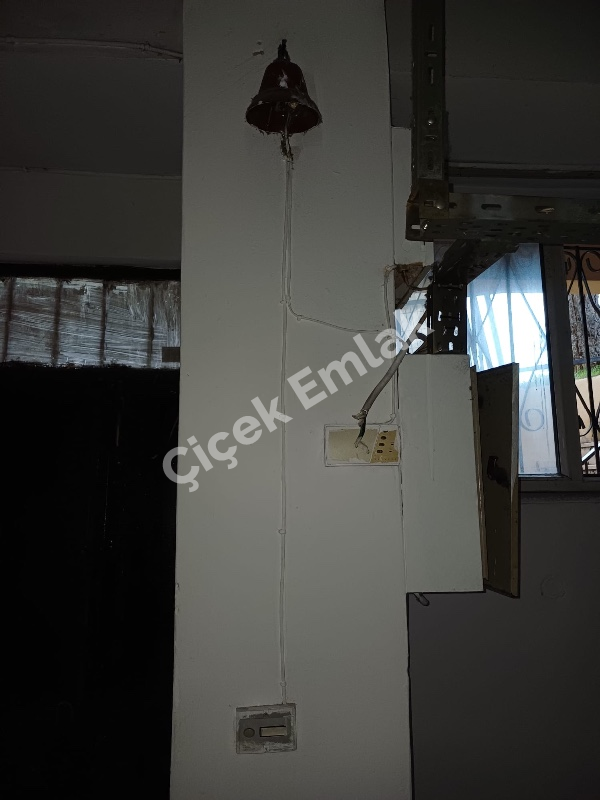 Yeşilpınar'da 100 m2 Tekstile Uygun Giriş Altı Kiralık Dükkan