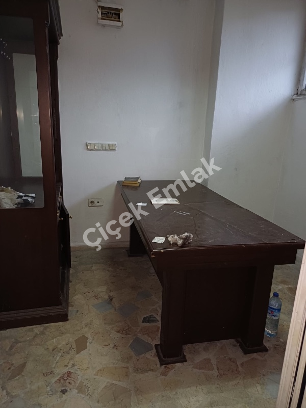 Yeşilpınar'da 100 m2 Tekstile Uygun Giriş Altı Kiralık Dükkan