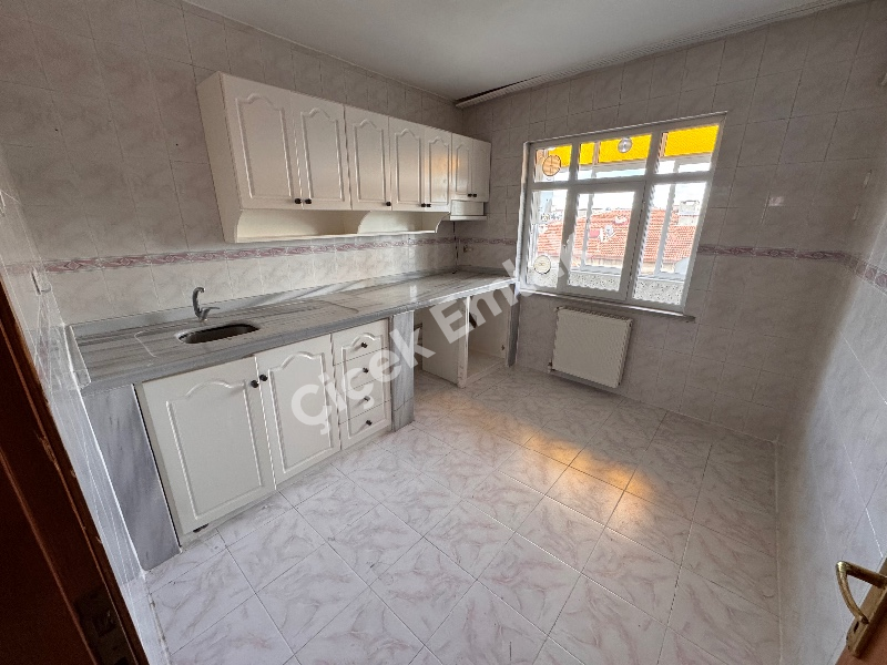 Yeşilpınar'da Metro'ya 5 Dk 90 m2 Balkonlu Kiralık Daire