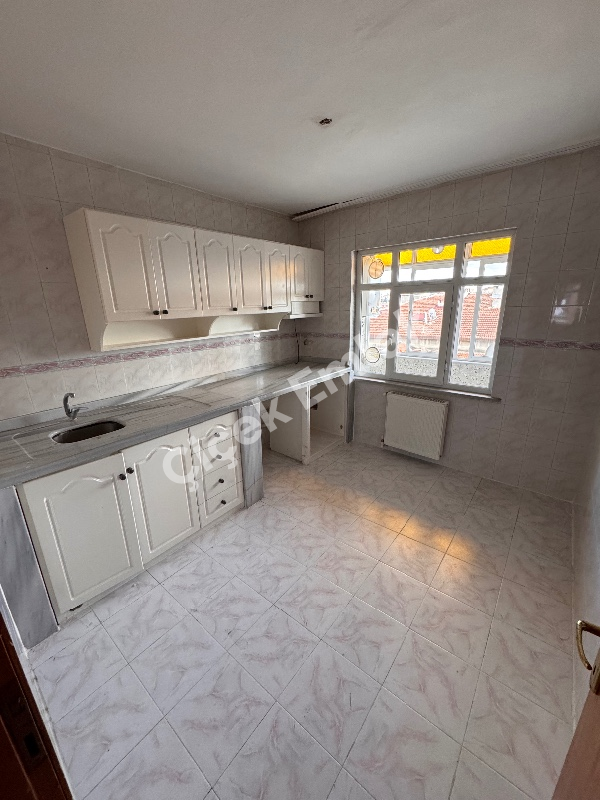 Yeşilpınar'da Metro'ya 5 Dk 90 m2 Balkonlu Kiralık Daire