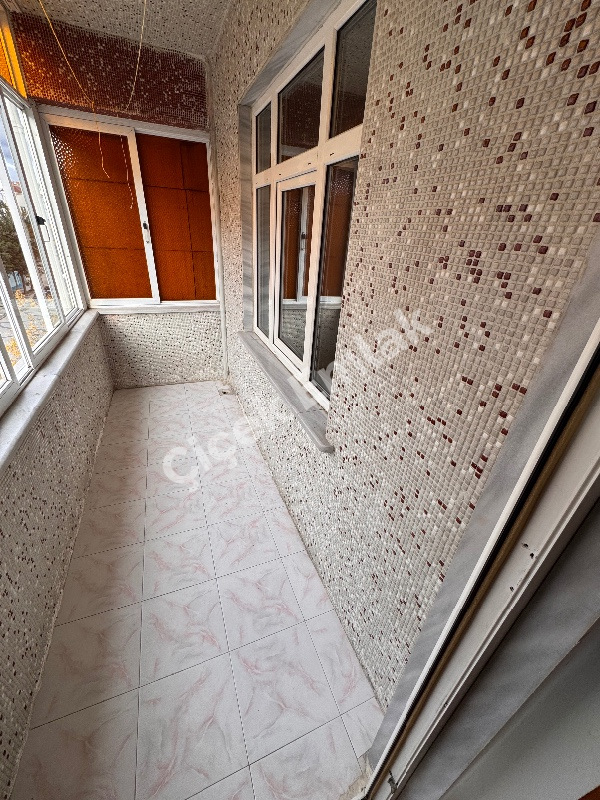 Yeşilpınar'da Metro'ya 5 Dk 90 m2 Balkonlu Kiralık Daire