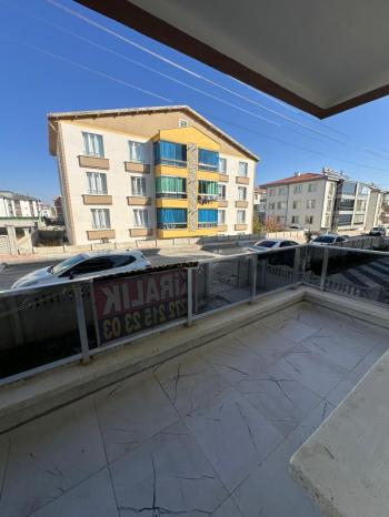 AFYON ÜÇOK EMLAKTAN KANLICA MAH SIFIR AYARINDA 2+1 KİRALIK DAİRE