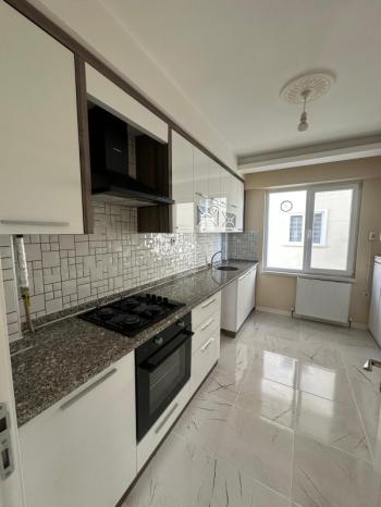 AFYON ÜÇOK EMLAKTAN KANLICA MAH SIFIR AYARINDA 2+1 KİRALIK DAİRE
