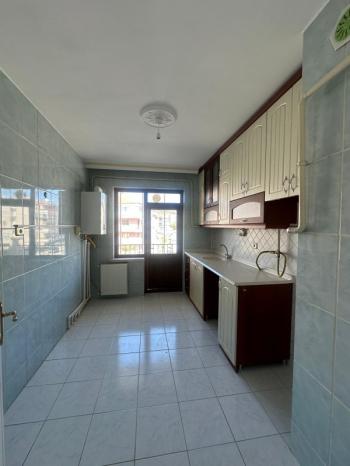 AFYON ÜÇOK EMLAKTAN KANLICA MAH KİRALIK ARAKAT 2+1 TEMİZ BAKIMLI DAİRE