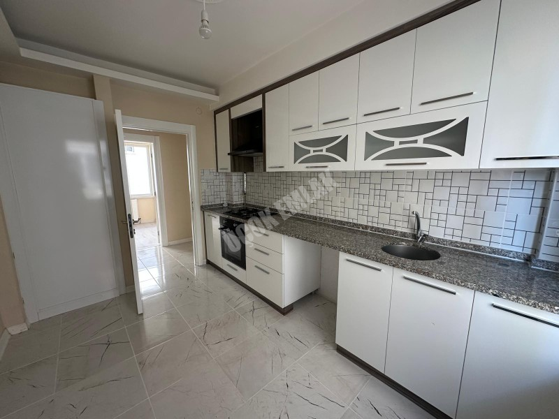 AFYON ÜÇOK EMLAKTAN KANLICA MAH SIFIR AYARINDA 2+1 KİRALIK DAİRE