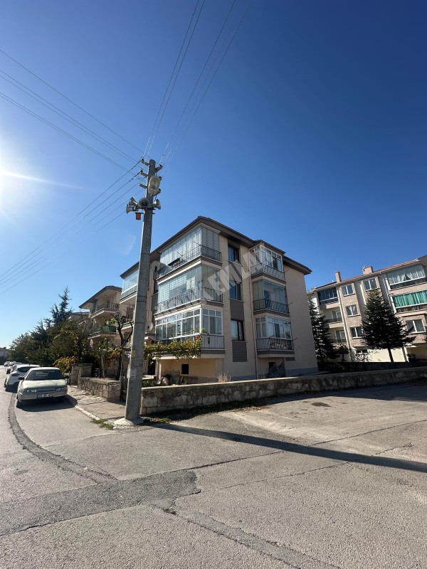 AFYON ÜÇOK EMLAKTAN KANLICA MAH KİRALIK ARAKAT 2+1 TEMİZ BAKIMLI DAİRE