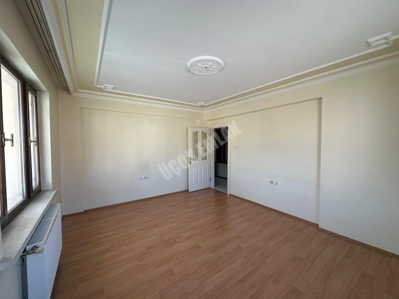 AFYON ÜÇOK EMLAKTAN KANLICA MAH KİRALIK ARAKAT 2+1 TEMİZ BAKIMLI DAİRE