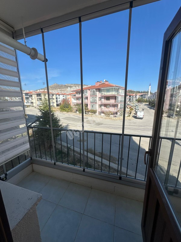 AFYON ÜÇOK EMLAKTAN KANLICA MAH KİRALIK ARAKAT 2+1 TEMİZ BAKIMLI DAİRE