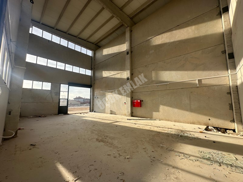 AFYON ÜÇOK EMLAKTAN ANKARAYOLU ÜZERİ SATILIK SIFIR DÜKKAN İŞYERLERİ