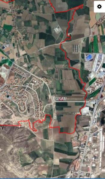 GUVENAY - ÇORUM AK KENT MAHALLESİ YOL ÜZERİ  2850 M2 HİSSELİ TARLA