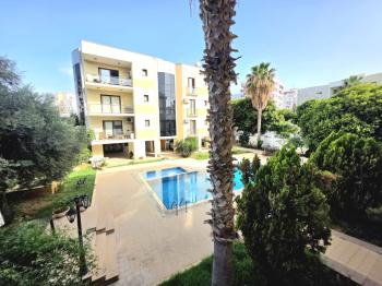 KKTC Girne Merkezde Havuzlu Site İçerisinde Satılık Geniş 3+1 Daire