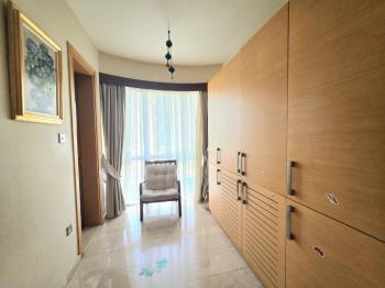 KKTC Girne Merkezde Havuzlu Site İçerisinde Satılık Geniş 3+1 Daire