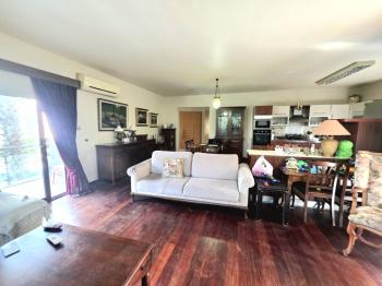 KKTC Girne Merkezde Havuzlu Site İçerisinde Satılık Geniş 3+1 Daire