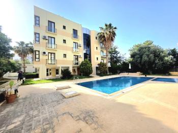 KKTC Girne Merkezde Havuzlu Site İçerisinde Satılık Geniş 3+1 Daire