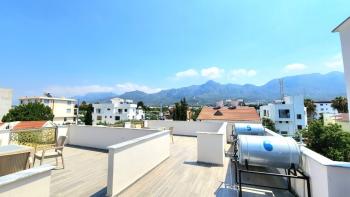 KKTC Girne Karaoğlanoğlu'ndan Site İçerisinde Denize 100 Metre Satılık 1+1 Eşyalı Penthouse