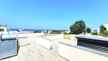 KKTC Girne Karaoğlanoğlu'ndan Site İçerisinde Denize 100 Metre Satılık 1+1 Eşyalı Penthouse