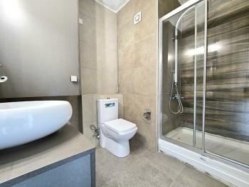 KKTC Girne Merkezde Ana Cadde Üzeri Tabela Değeri Yüksek Satılık 2+1 Dubleks Ofis