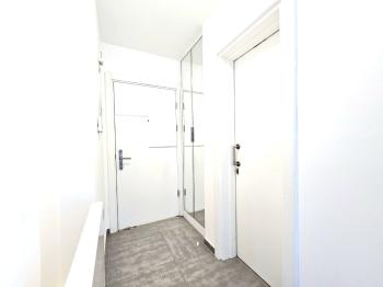 KKTC Girne Merkezde Ana Cadde Üzeri Tabela Değeri Yüksek Satılık 2+1 Dubleks Ofis